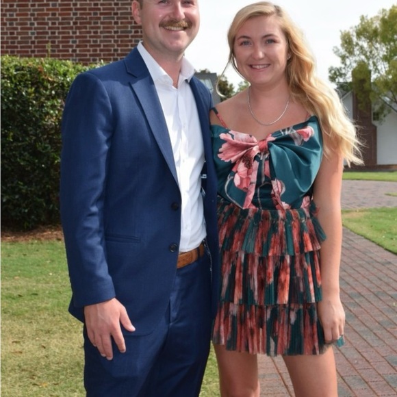 Beautiful bow dress! - Picture 7 of 7